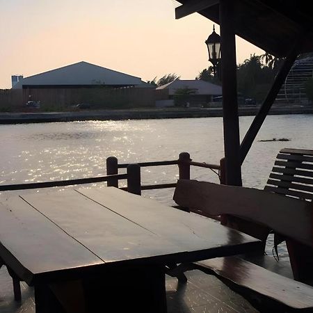 Ruennamyen Resort Amphawa Samut Songkhram Exterior foto